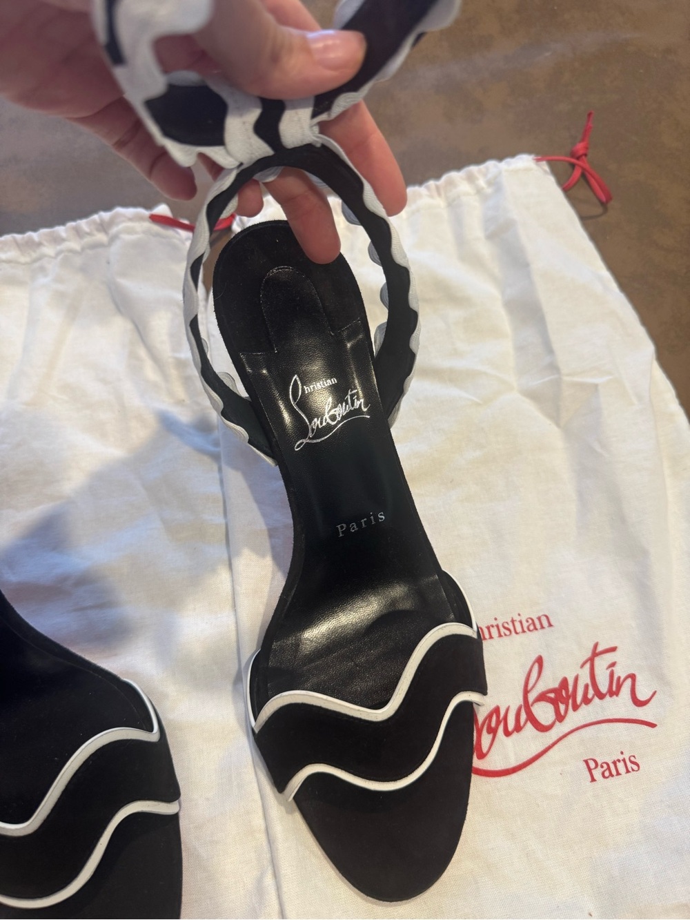 Christian Louboutin Corolobessa 85 Wavy
Suede Sandal Heels Size 39.5 Black - Picture 9 of 9